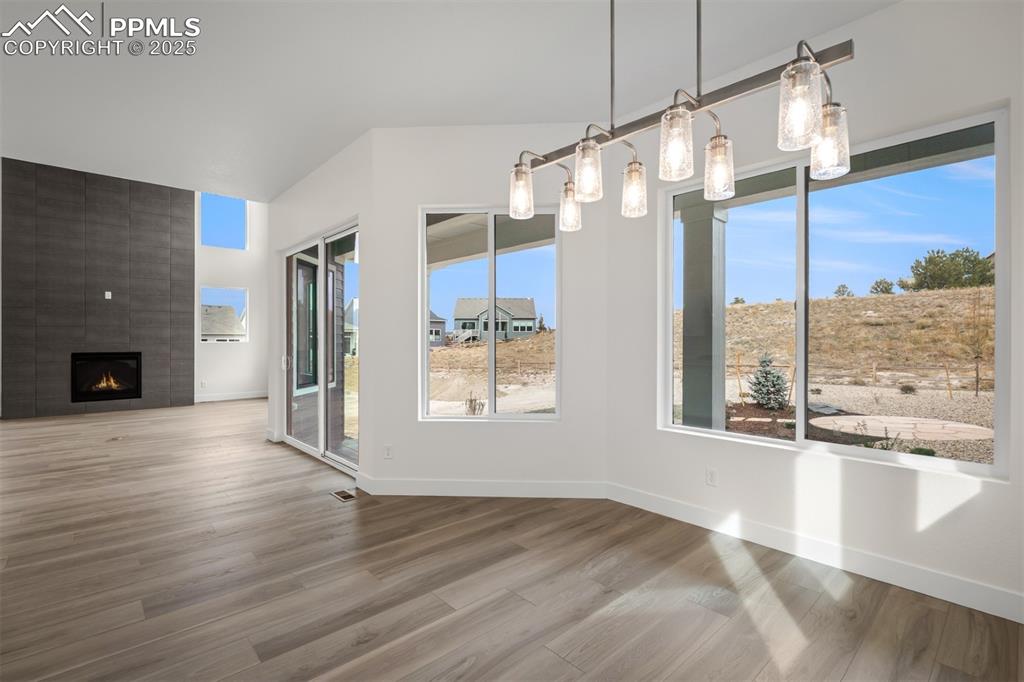 Image 16 of 39: Dining Area