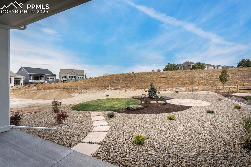 Image 17 of 39: Yard