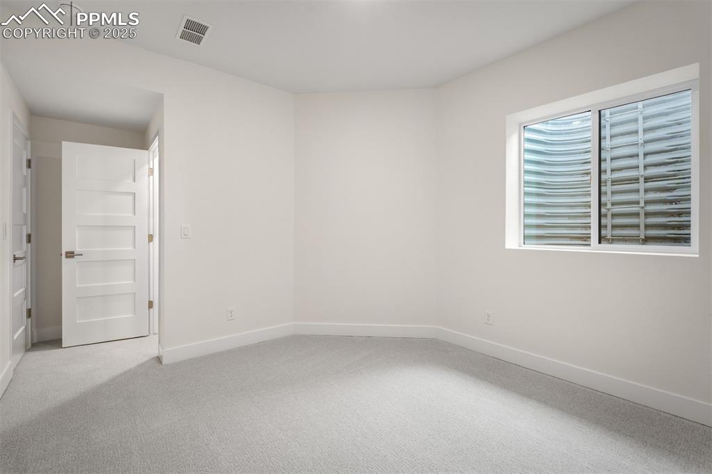 Image 38 of 39: Bedroom