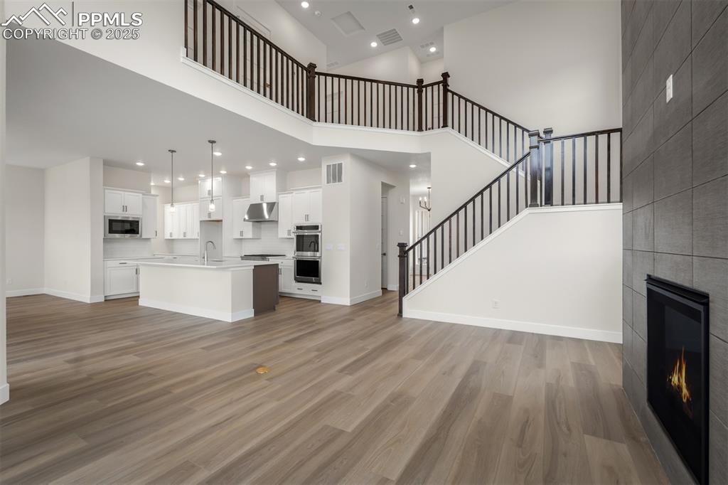 Image 7 of 39: Living Room