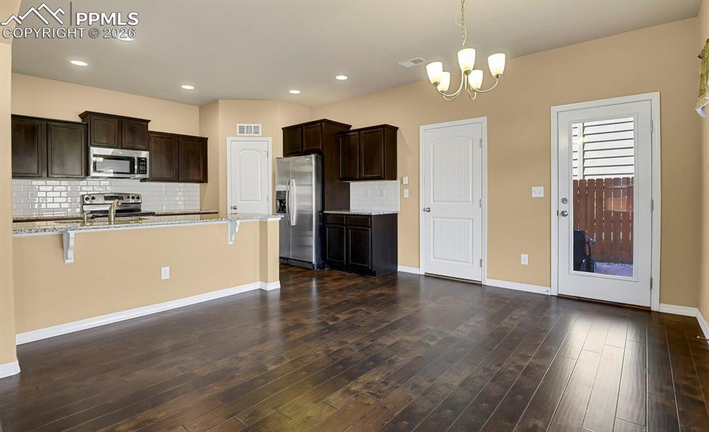 Image 8 of 29: Dining Area