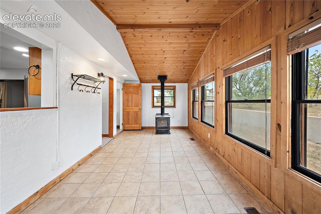 Image 11 of 50: Sunroom