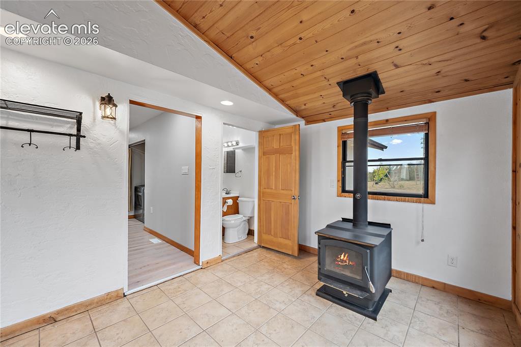 Image 12 of 50: Sunroom