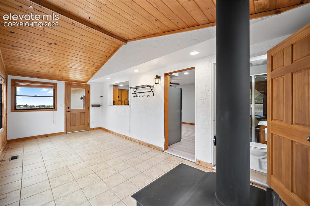Image 13 of 50: Sunroom
