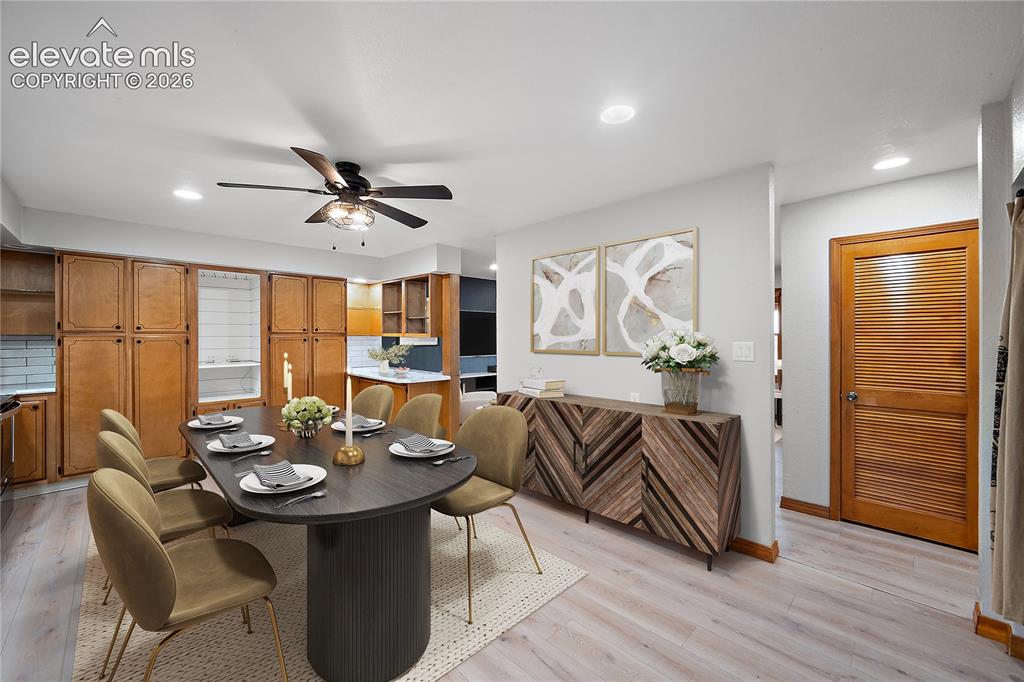 Image 15 of 50: Dining Area