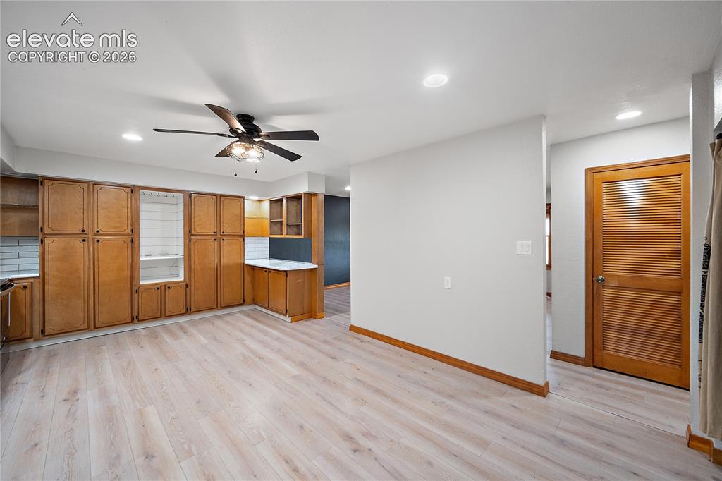 Image 16 of 50: Dining Area