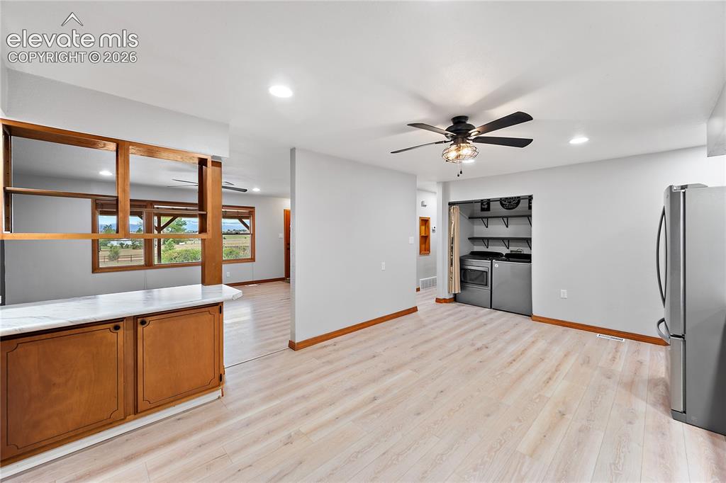 Image 18 of 50: Kitchen