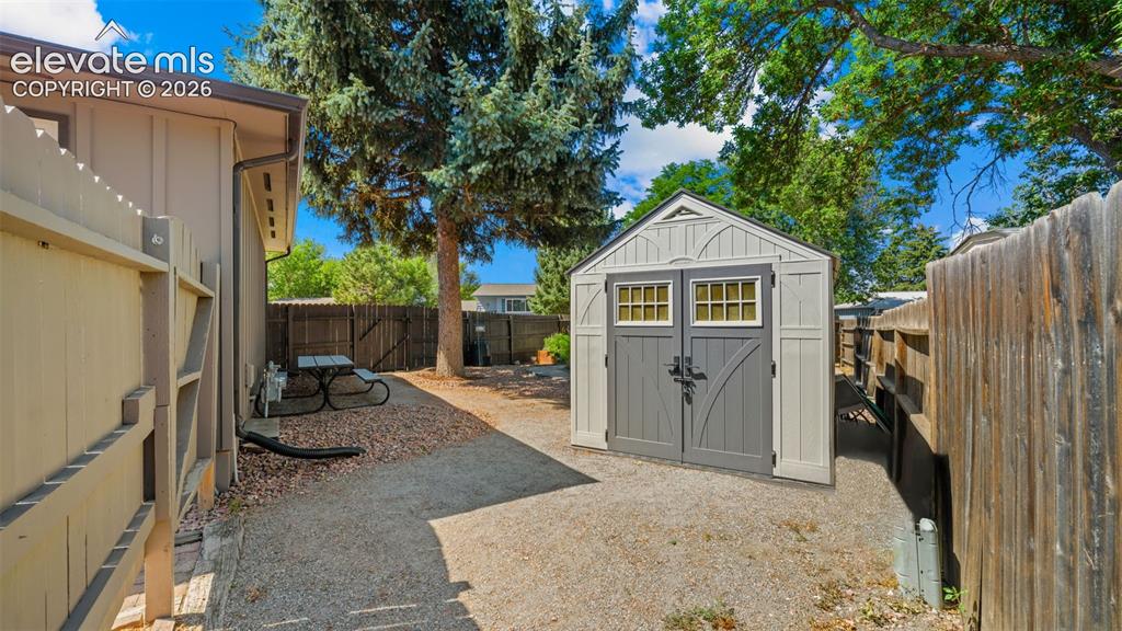 Image 26 of 35: Like New Shed