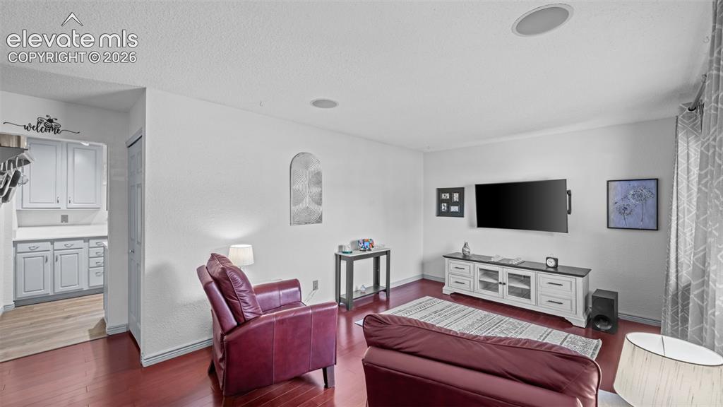 Image 5 of 35: Living Room