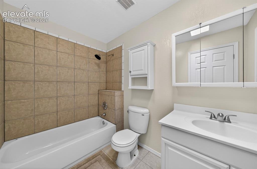 Image 21 of 40: Primary Bath