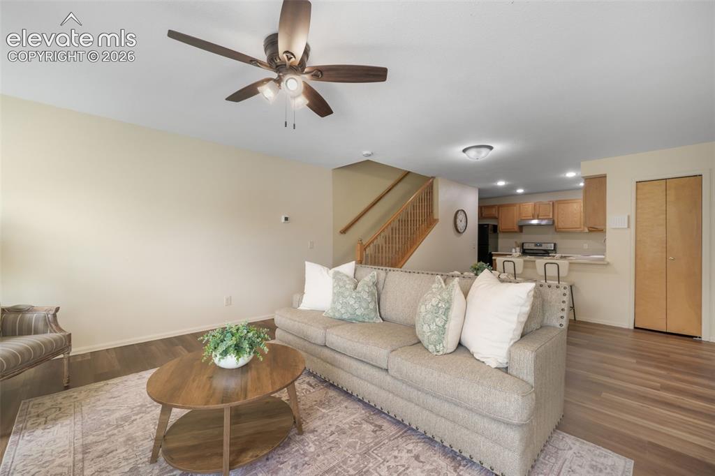 Image 8 of 50: Living Room