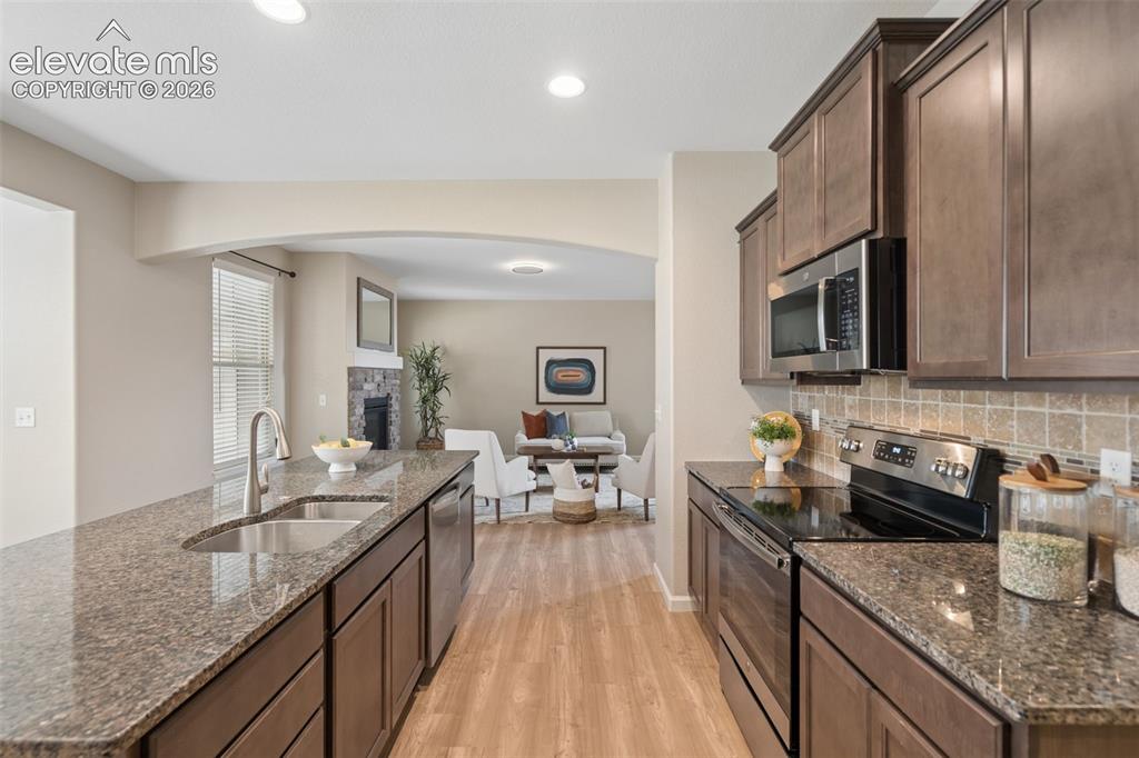 Image 14 of 42: Kitchen