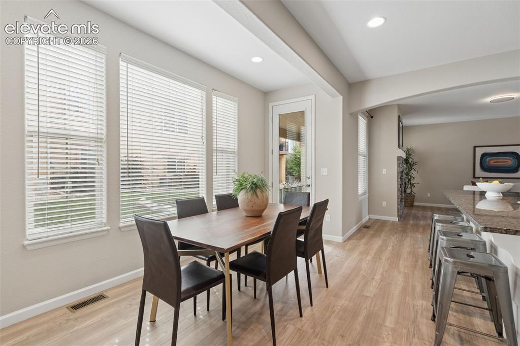 Image 16 of 42: Dining Area