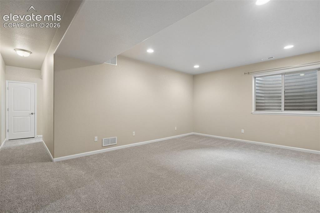 Image 32 of 42: Family Room