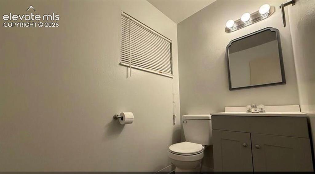 Image 19 of 25: Bathroom