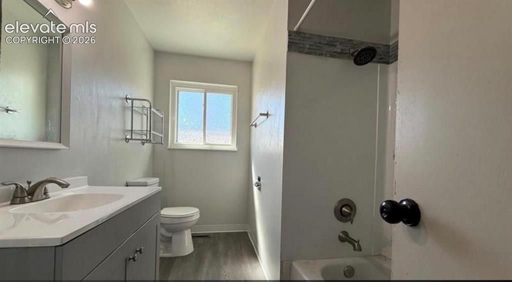 Image 9 of 25: Bathroom