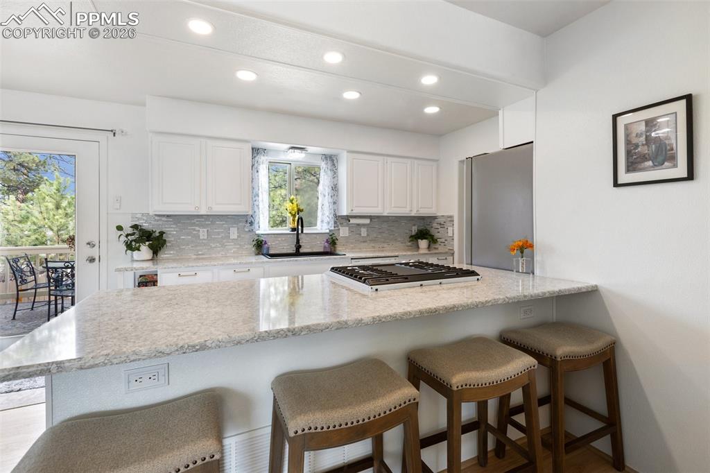 Image 13 of 49: Kitchen