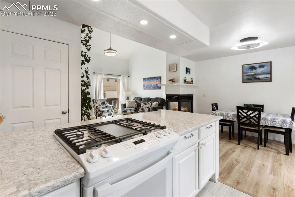 Image 16 of 49: Kitchen