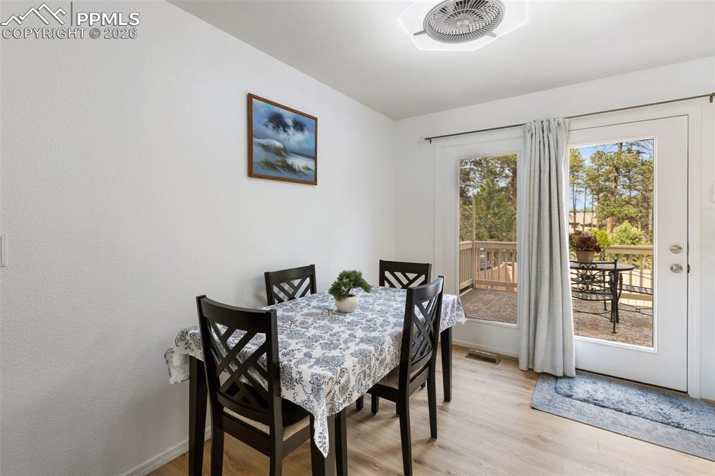 Image 17 of 49: Dining Area