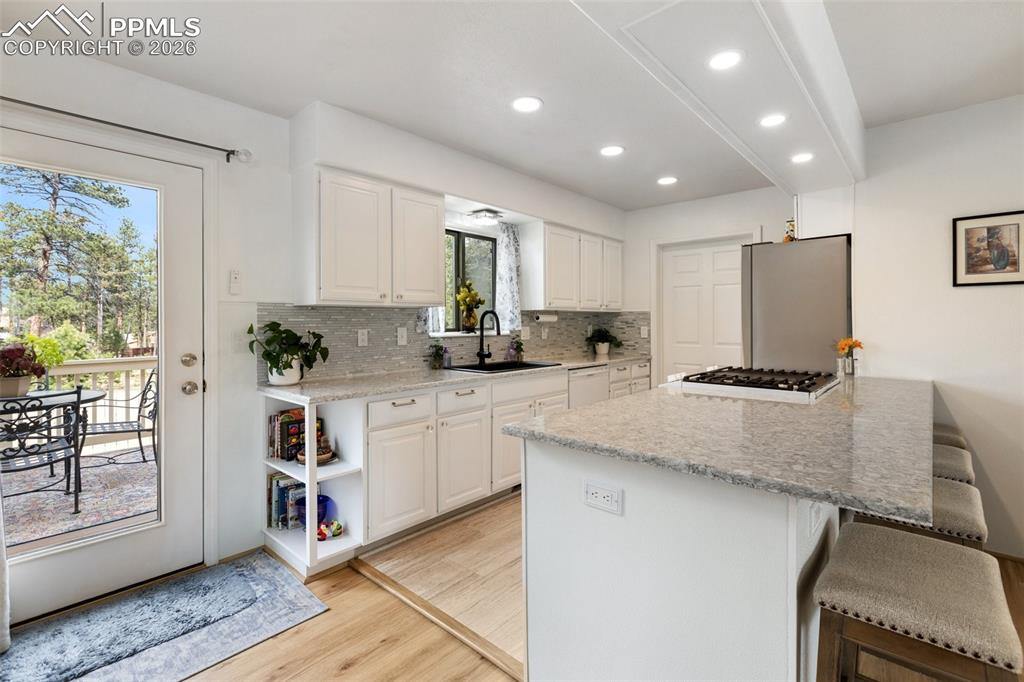 Image 19 of 49: Kitchen