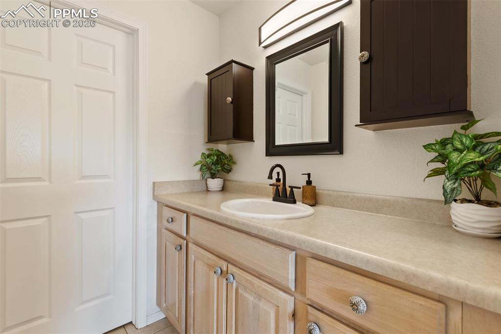 Image 26 of 49: Bathroom