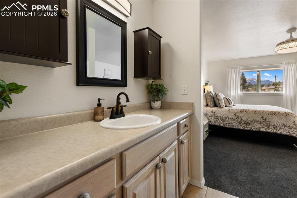 Image 28 of 49: Bathroom