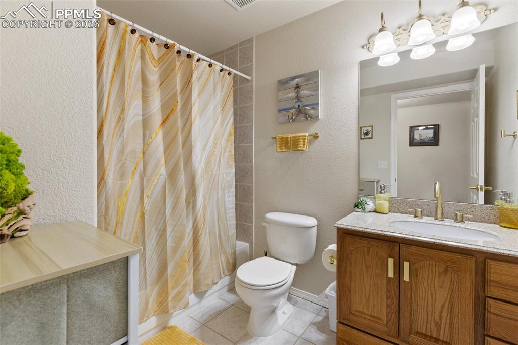 Image 42 of 49: Bathroom