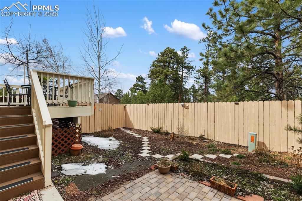 Image 45 of 49: Yard