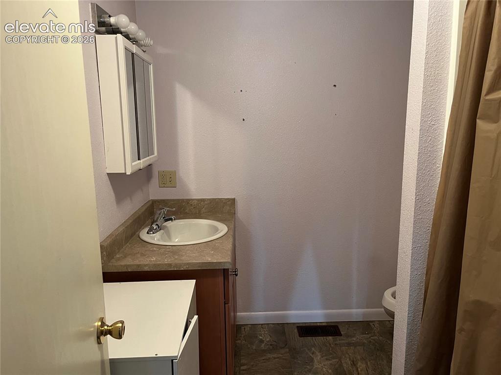Image 15 of 18: Bathroom