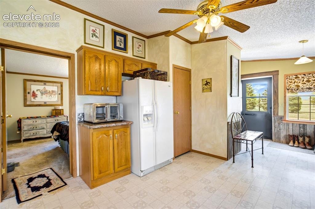 Image 10 of 49: Kitchen