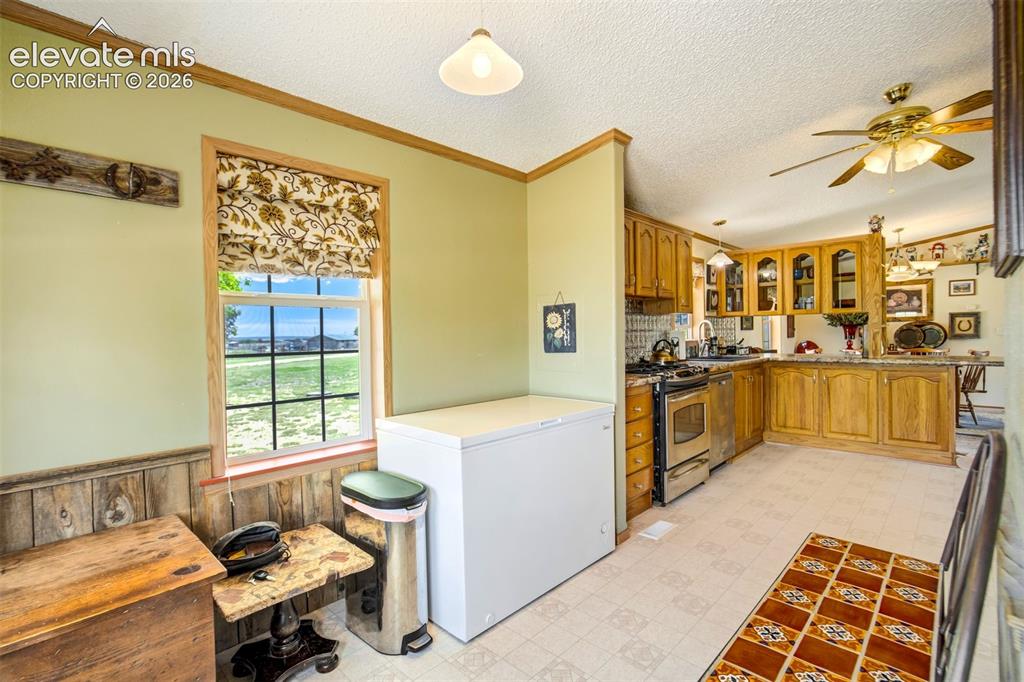 Image 11 of 49: Kitchen