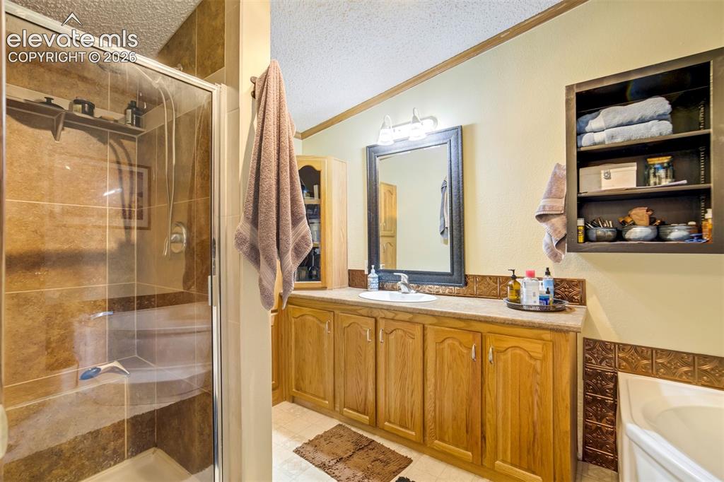 Image 15 of 49: Bathroom