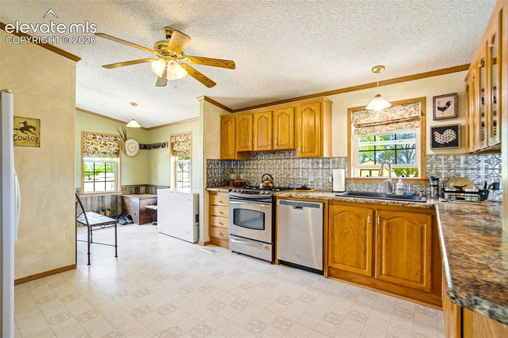 Image 8 of 49: Kitchen
