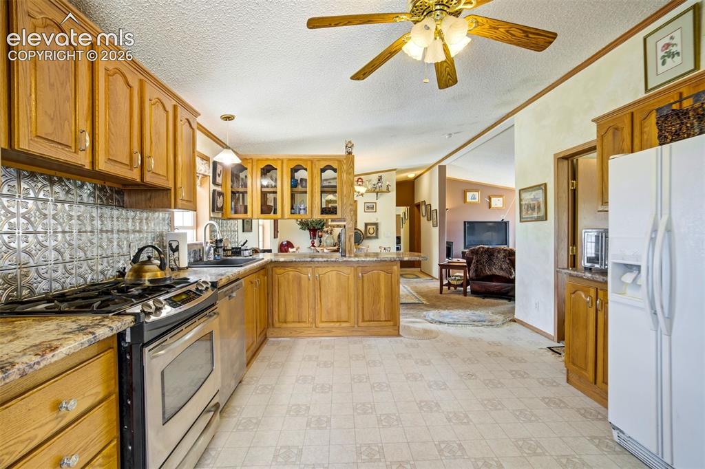 Image 9 of 49: Kitchen