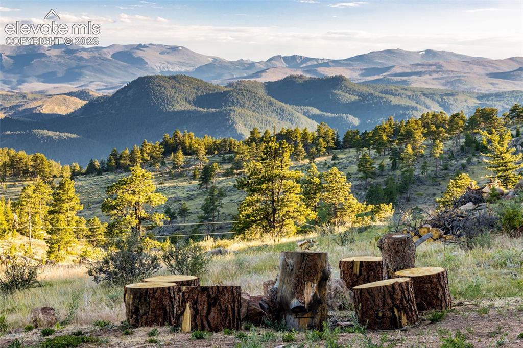 Image 13 of 50: Numerous overlooks to sit and relax