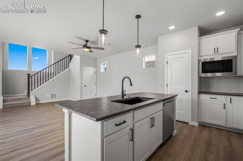 Image 3 of 28: Kitchen