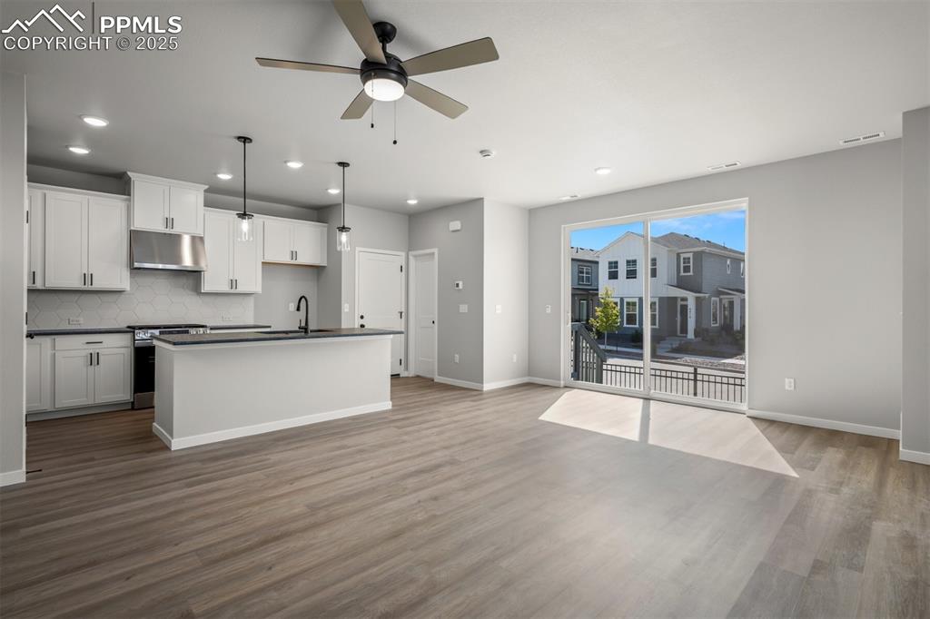 Image 6 of 28: Kitchen