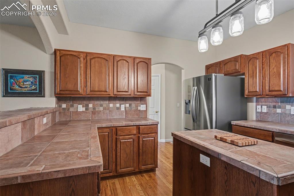 Image 10 of 42: Kitchen