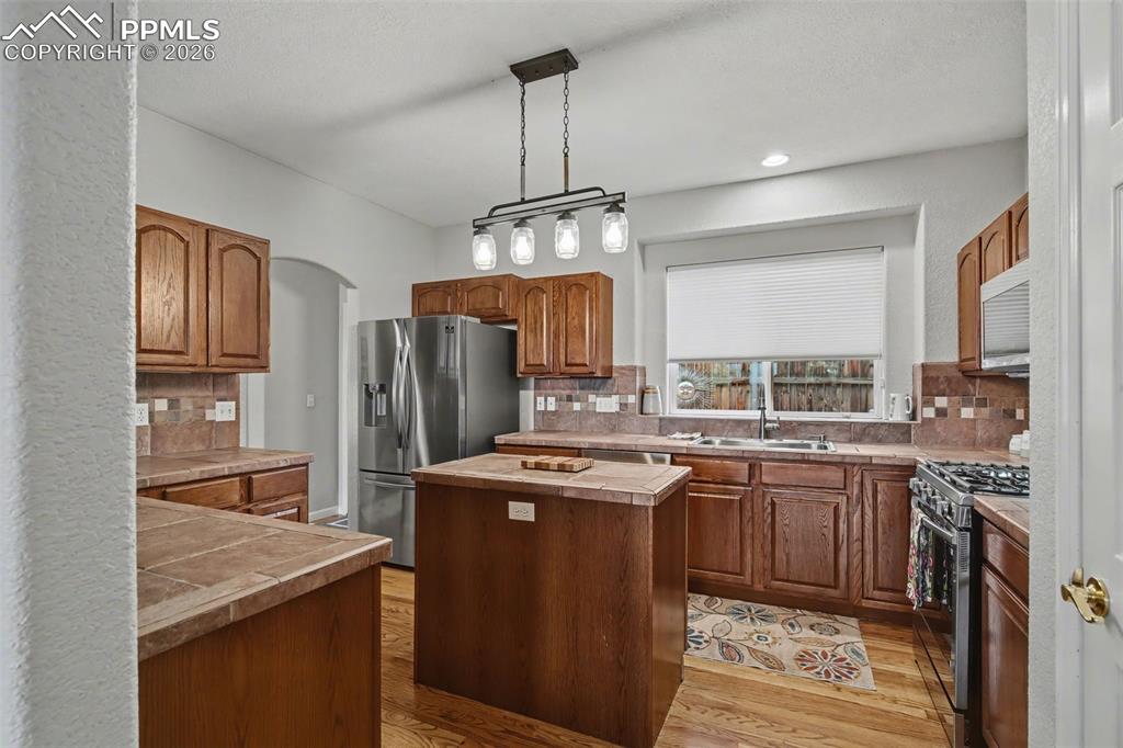 Image 11 of 42: Kitchen