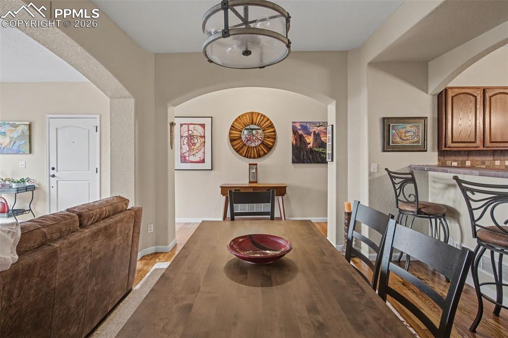 Image 13 of 42: Dining Area