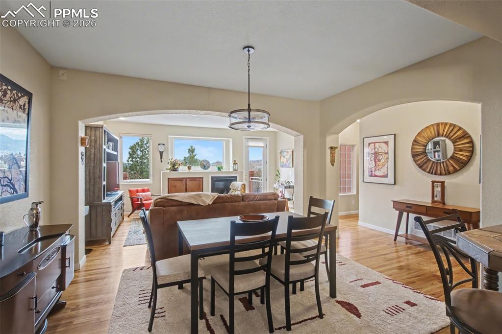 Image 14 of 42: Dining Area