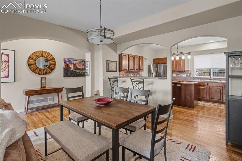 Image 6 of 42: Dining Area