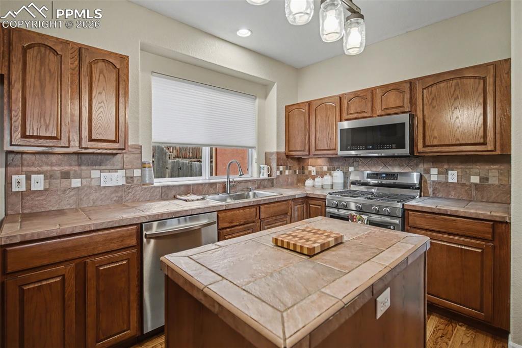 Image 9 of 42: Kitchen