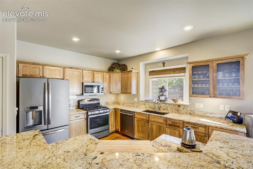 Image 11 of 50: Kitchen