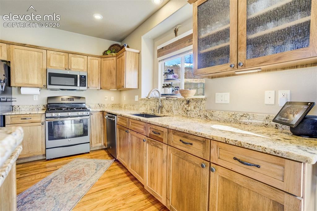 Image 12 of 50: Kitchen