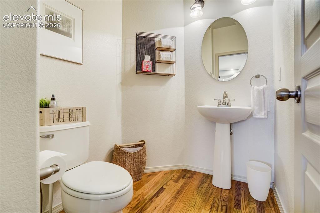 Image 16 of 50: Bathroom