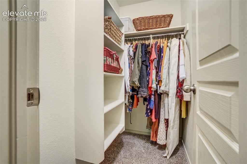 Image 43 of 50: Closet