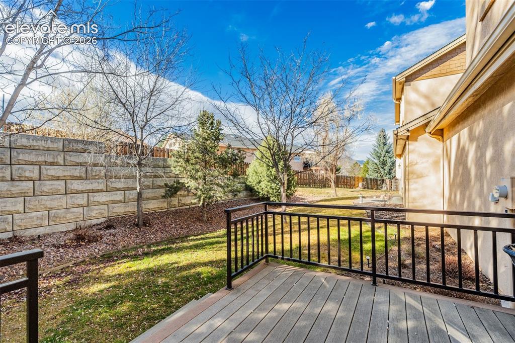 Image 9 of 50: Deck