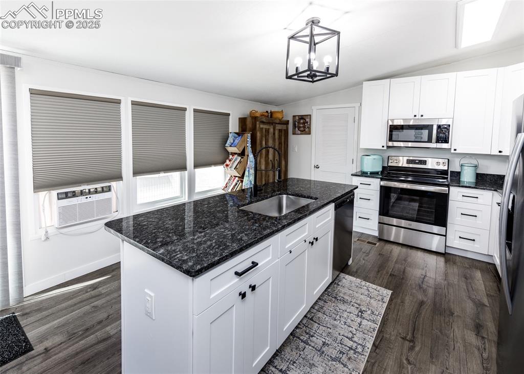 Image 14 of 48: Kitchen