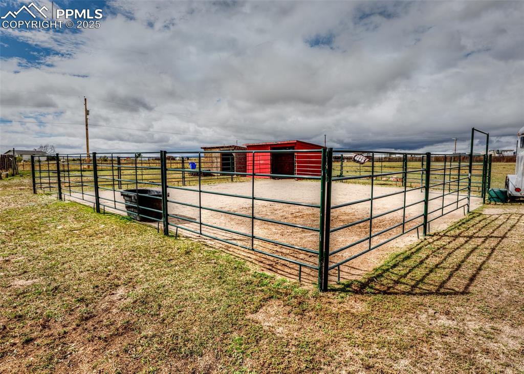Image 32 of 48: Stable